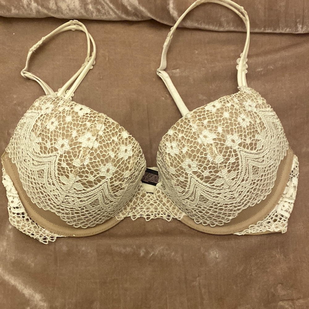 Brand New Victorias Secret Very Sexy Push Up Bra
